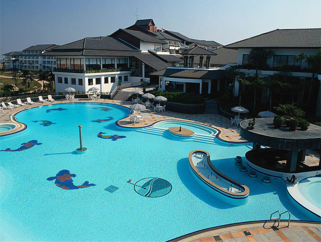 一個(gè)游泳池需要哪些設(shè)備？